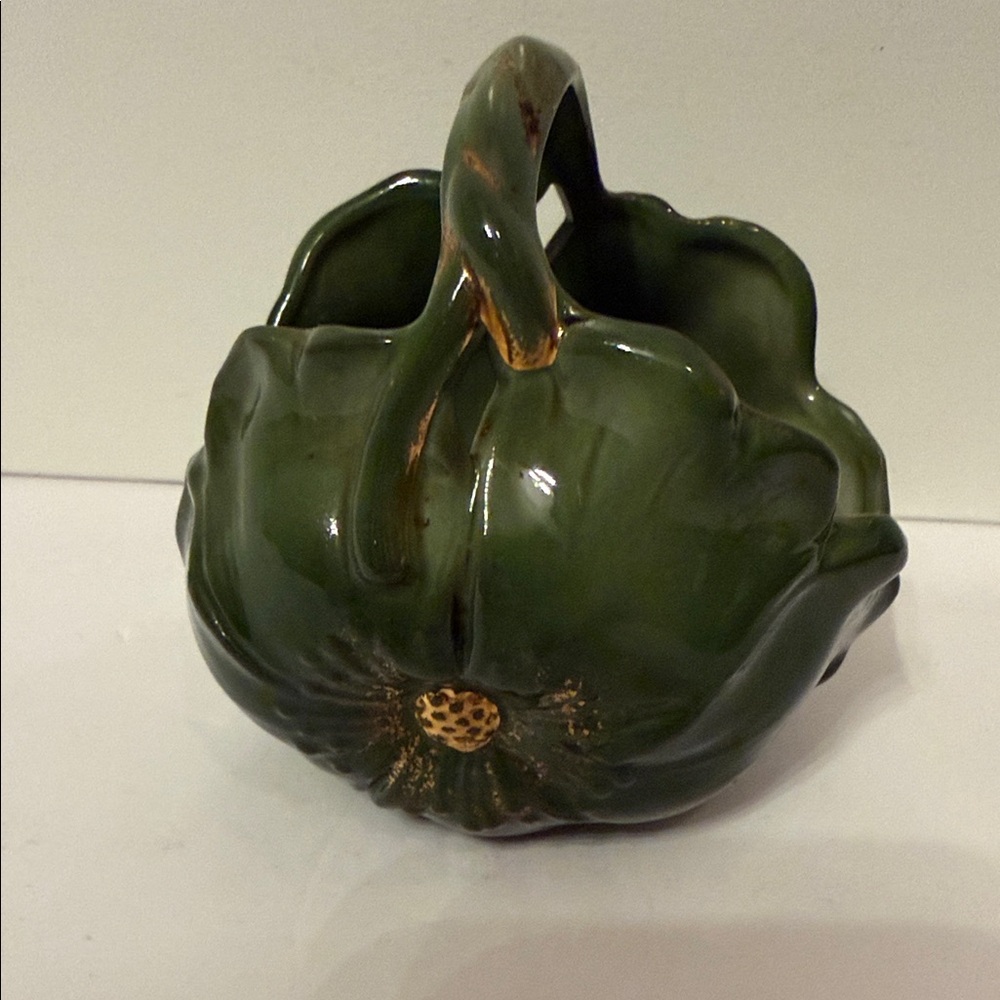 ROYAL BAYREUTH SMALL PORCELAIN BASKET BOWL  HANDLE GREEN GOLD ACCENT FLOWER VASE